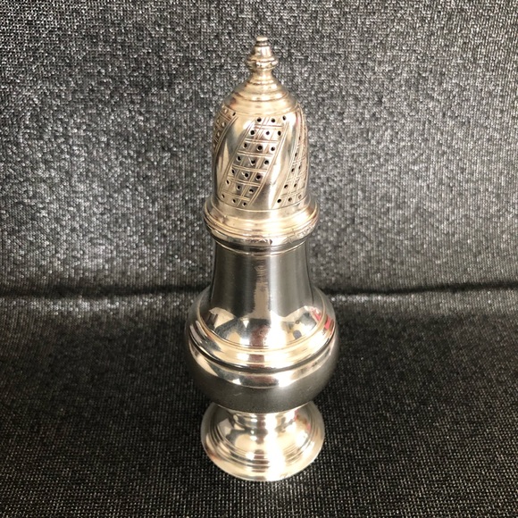 Vintage Sterling Silver Sugar Shaker Muffineer - Picture 6 of 11